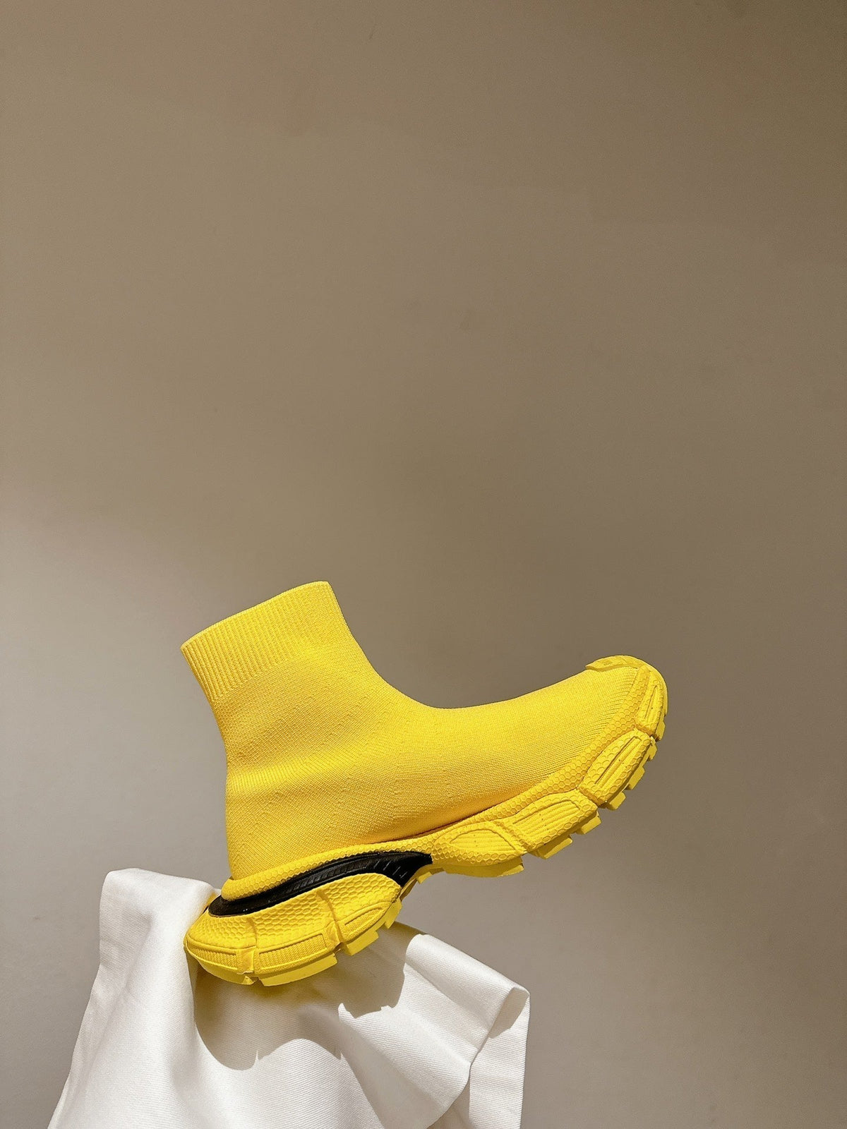 B-Sneakers