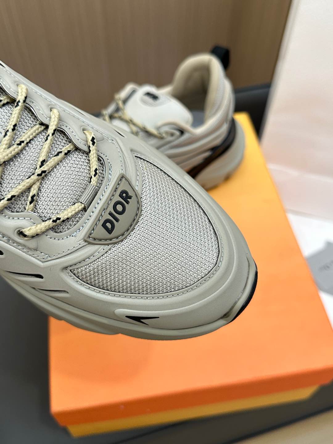 D-Sneakers