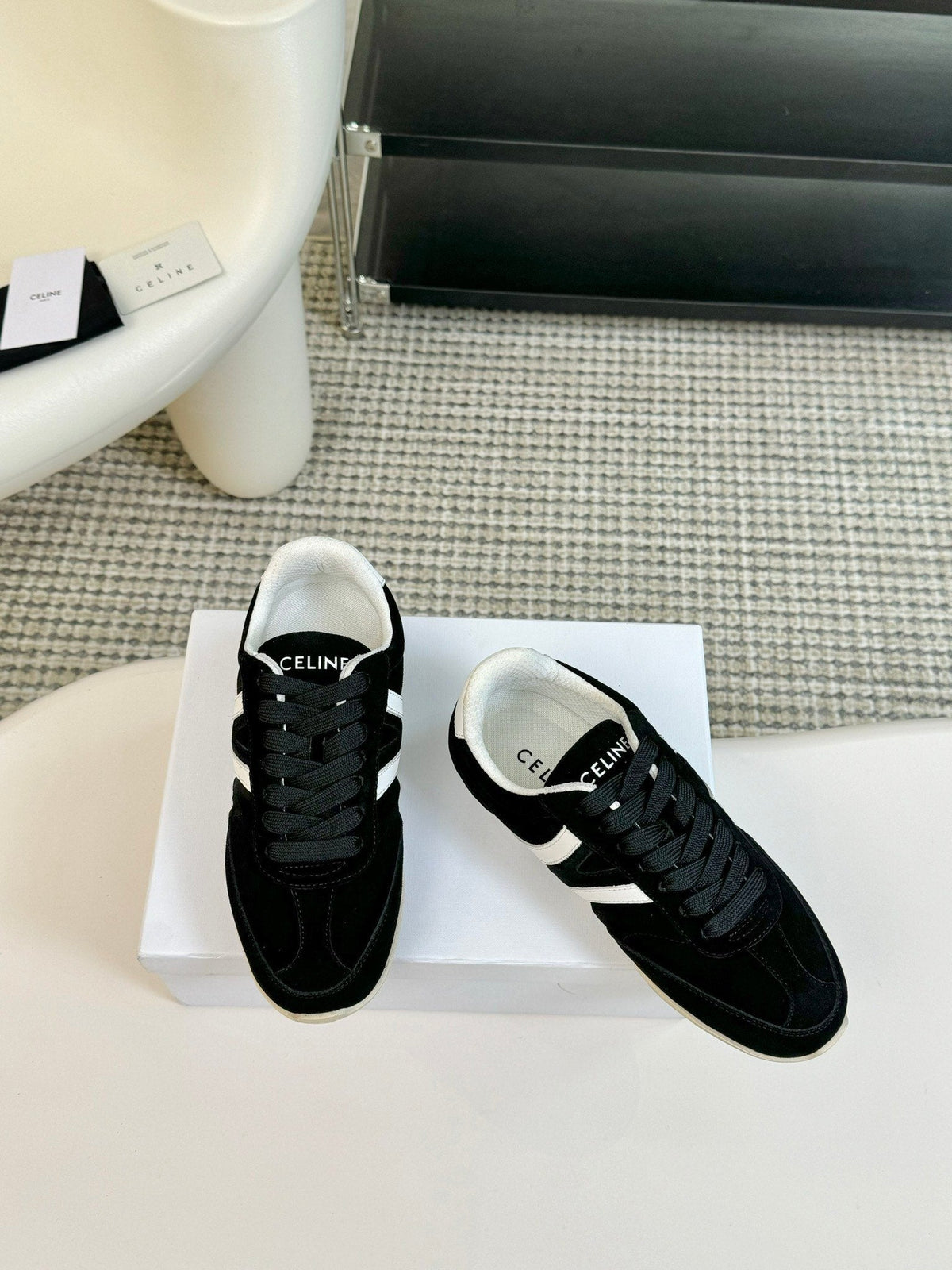 S-Sneakers