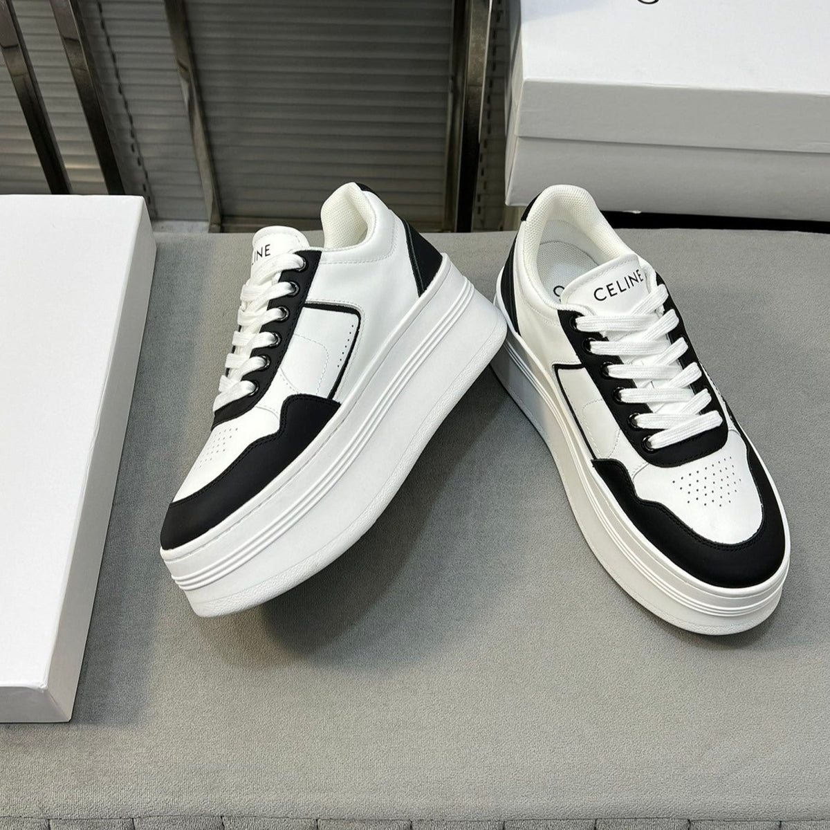 S-Sneakers