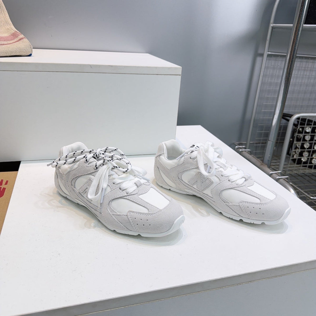 M-Sneakers