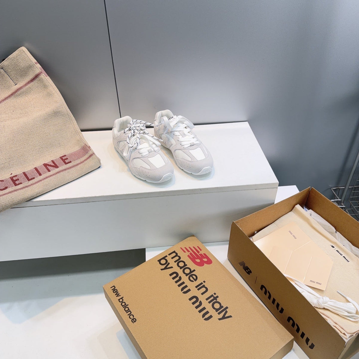 M-Sneakers