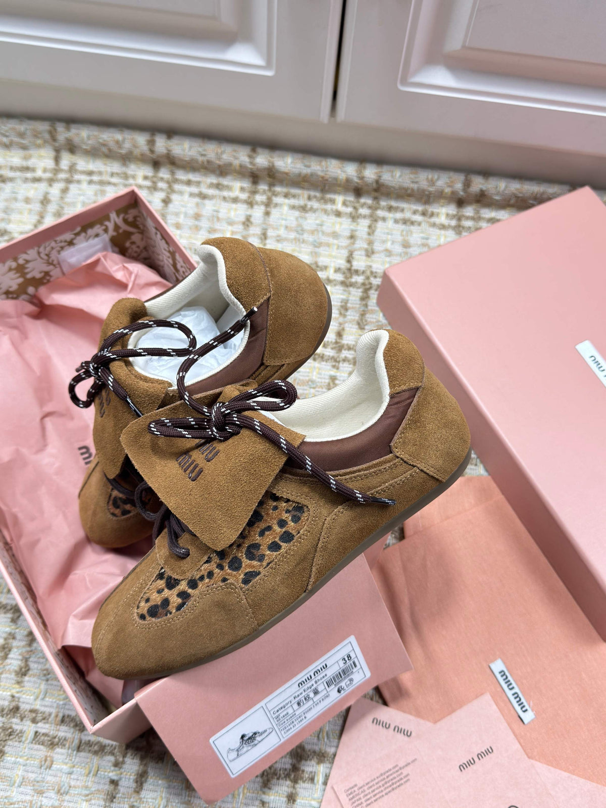 M-Sneakers