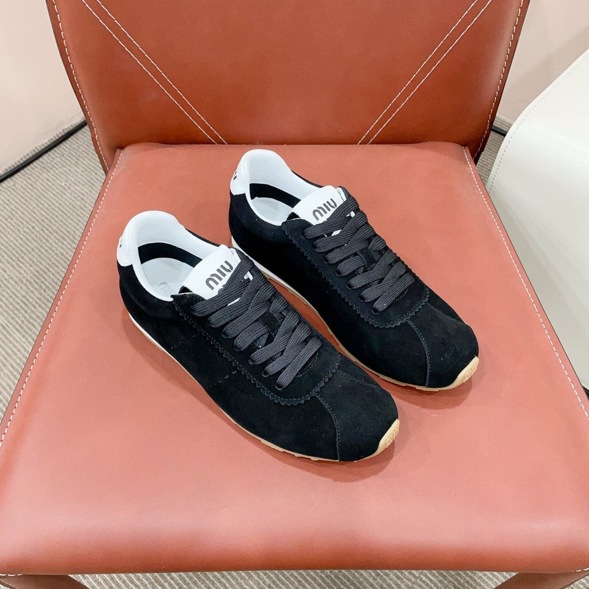 M-Sneakers