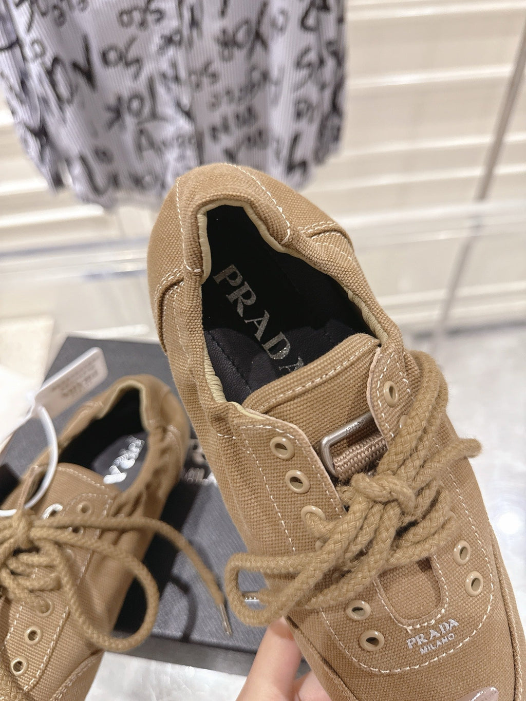 P-Sneakers
