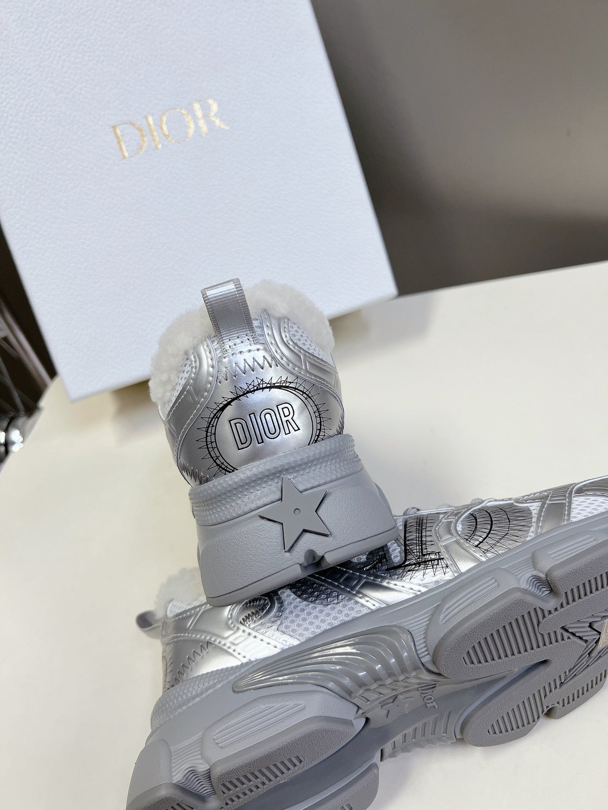 D-Sneakers