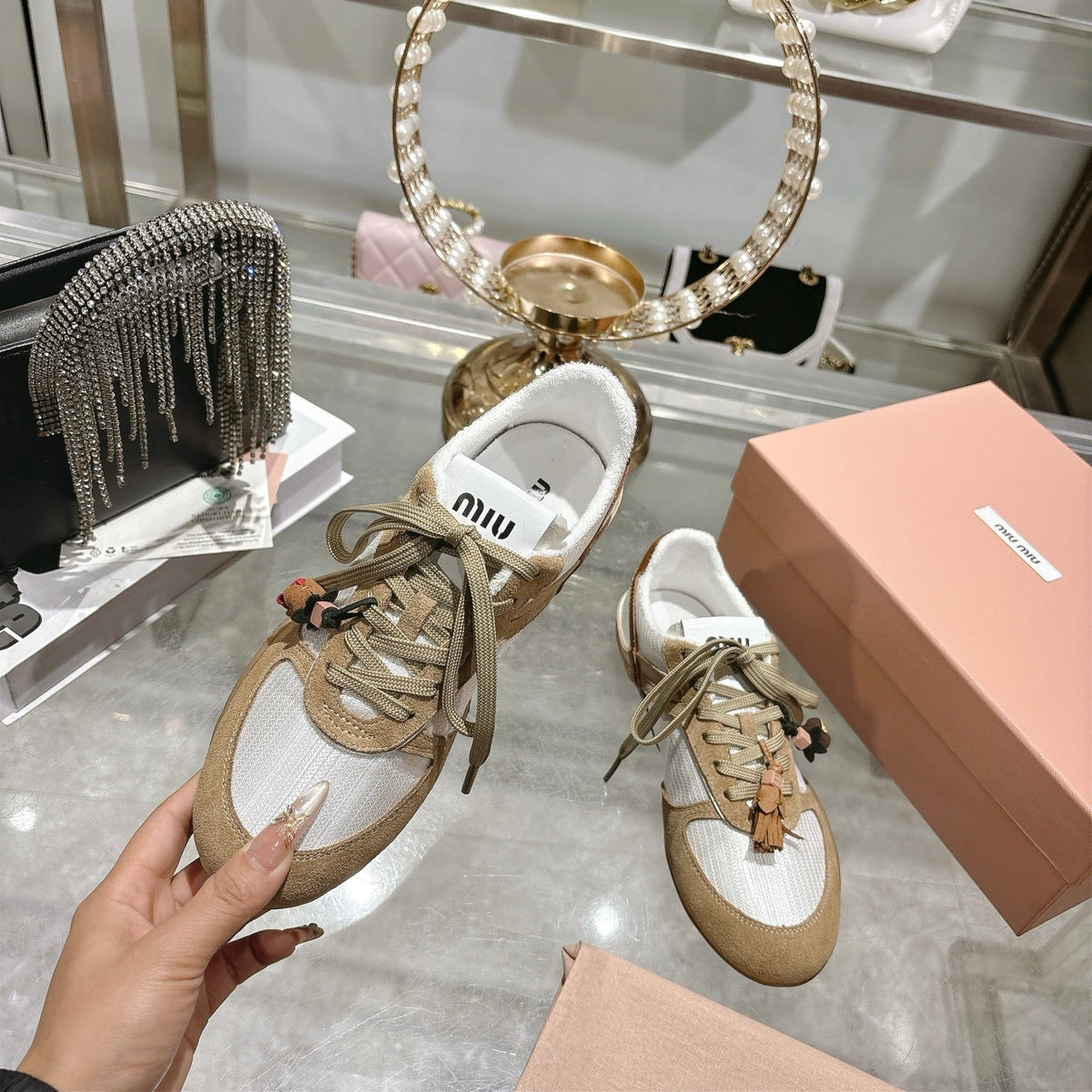 M-Sneakers